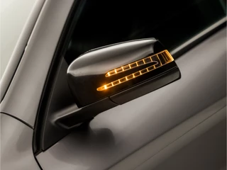 Mercedes-Benz CLA Automaat (SCHUIFDAK, APPLE CARPLAY, GROOT NAVI, LEDER/ALCANTARA, CAMERA, SPORTSTOELEN, STOELVERWARMING, KEYLESS, CRUISE, ZWART HEMEL, NIEUWSTAAT) - afbeelding nr 28