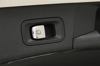 Mercedes-Benz C-Klasse Mercedes-Benz C-klasse 300e AMG Night | Head-Up | Adaptive cruise |  Stoelverwarming | 360 camera | Carplay | Keyless | Matrix LED | Trekhaak | Park Assist | Navigatie - afbeelding nr 32