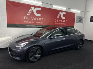 Tesla Model 3 - 535077279-0