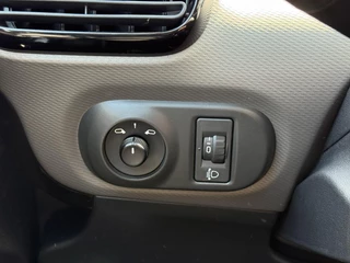 Citroën C4 Cactus Citroen C4 Cactus 1.2 PureTech Shine Automaat,Dealer Onderhouden,Navi,Camera,Clima,Cruise,Pdc,Lm velgen,Apk tot 07-2026 - afbeelding nr 14