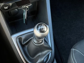 Renault Clio Renault Clio 1.2 TCe Limited | Volledig Onderhouden | Navigatie | Cruise Control | Climate Control | Stoelverwarming | Parkeersens - afbeelding nr 28