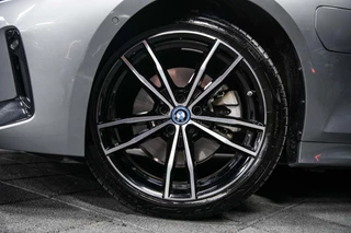 BMW 3 Serie BMW 3-serie 330e xDrive Touring Hybrid | Vol | M Sport | Panodak | H&K | Innovation | 19 inch | - afbeelding nr 27