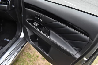 Mitsubishi Outlander Navi/Alcantara-Leder/Camera/Pdc/Standkachel/Trekhaak/Etc.! - afbeelding nr 9