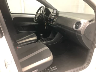 Volkswagen up! Volkswagen UP! High Up! 75PK !!| Black pakket | Climate control | Cruise control | Parkpilot| 17