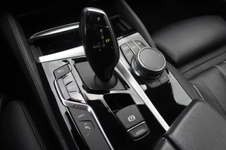 BMW 5 Serie BMW 5 Serie 530e iPerformance eDrive Ed. M Sport / Schuifdak / Camera / Leder / Head-up / 18'' / Virtual Cockpit / Stoelverwarming / DAB / Cruise Control - afbeelding nr 24