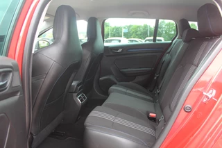 Renault Mégane Estate Renault Mégane Estate 1.2 TCe GT-Line / Trekhaak / Camera / Bose / Keyless / 17'' / Navigatie / Getint glas / Dodehoek / DAB / Cruise Control - afbeelding nr 11