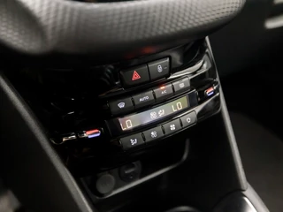 Peugeot 208 Peugeot 208 1.2 PureTech Sport (APPLE CARPLAY, NAVIGATIE, CLIMATE, GETINT GLAS, SPORTSTOELEN, CRUISE, PARKEERSENSOREN, NIEUWE APK, NIEUWSTAAT) - afbeelding nr 9