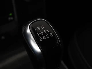 Volvo V40 Volvo V40 2.0 T2 Momentum | Navigatie | Parkeerhulp |  Climate control | Bluetooth | Cruise control - afbeelding nr 18