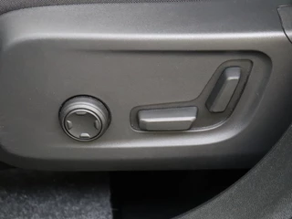 Volvo XC40 Volvo XC40 B4 Plus Dark | Trekhaak | Dodehoekdetectie | Achteruitrijcamera - afbeelding nr 18