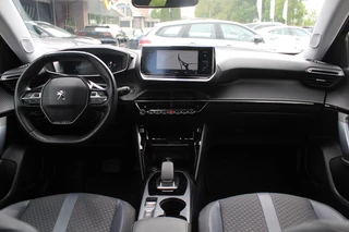 Peugeot e-2008 Peugeot e-2008 EV Allure 50 kWh / Camera / Half leder / Virtual Cockpit / 17'' / LED Koplampen / Keyless / Navigatie / Stoelverwarming / Cruise Control - afbeelding nr 2