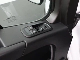 Renault Master | Betimmering | 3-Persoons | Trekhaak - afbeelding nr 8