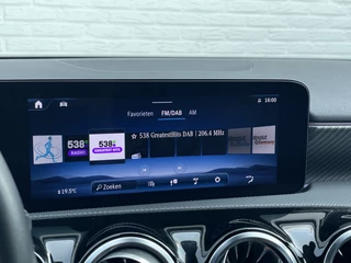 Mercedes-Benz A-Klasse Mercedes-Benz A-Klasse 180 Luxury Line | Facelift | Pano | Ambiente | Camera | CarPlay | LED | Keyless | DAB+ - afbeelding nr 21