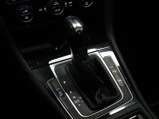 Volkswagen Golf [SCHUIFKANTELDAK, STOELVERWARMING, PDC V+A, CLIMATE CONTROL, BLUETOOTH TELEFOONVERBINDING, NAVIGATIE, NIEUWSTAAT] - afbeelding nr 14