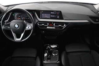 BMW 1 Serie BMW 1-serie 118i Executive Edition (PARKEERSENSOREN, NAVIGATIE, CRUISE CONTROL, PARKEERSENSOREN, NL-AUTO) - afbeelding nr 3