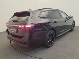 Volkswagen Passat Volkswagen Passat Variant 1.5 eHybrid 272pk DSG/AUT R-Line Wegklapbare trekhaak, Panoramadak, Leder - afbeelding nr 7