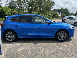 Ford Focus Ford Focus 1.0 EcoBoost Hybrid ST Line 125 Pk | Achteruitrijcamera | Keyless | Led Koplampen | Dual Climate Control | - afbeelding nr 6