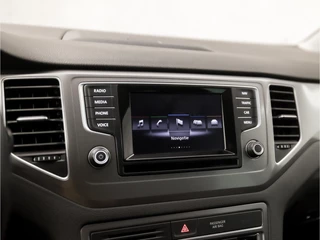 Volkswagen Golf Sportsvan Automaat (NAVIGATIE, CLIMATE, STOELVERWARMING, ADAPTIVE CRUISE, SPORTSTOELEN, PARKEERSENSOREN, GETINT GLAS, LM VELGEN, NIEUWE APK, NIEUWSTAAT) - afbeelding nr 23