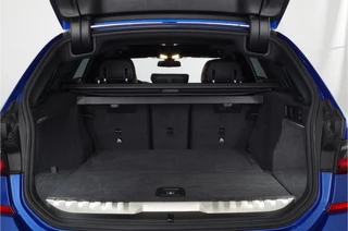 BMW 3 Serie BMW 3-serie Touring 330e M Sport Pano.schuif/Laser LED/Adaptive ophanging/Memory/Head-up/Portimo Blue... - afbeelding nr 17