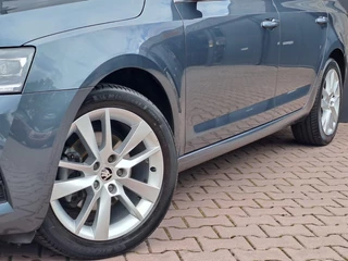 Škoda Octavia Škoda Octavia Combi 1.0 TSI Greentech Ambition Business | LED | Trekhaak | Navi | PDC | App-connect | - afbeelding nr 42