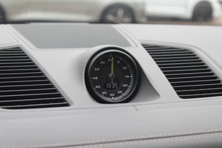 Porsche Cayenne Porsche Cayenne 3.0 E-Hybrid Platinum Edition / Trekhaak / Panoramadak / 360Camera / 22'' / Matrix LED / Luchtvering / Sportdesign / Sportchrono / Keyless / Stoelventilatie / Stuurverwarming / Dodehoek / DAB / ACC - afbeelding nr 30