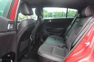 Kia Sportage Kia Sportage 1.6 T-GDI GT-Line First Edition / Trekhaak / Leder / Camera / 19'' / Getint glas / Navigatie / DAB / Cruise Control - afbeelding nr 11