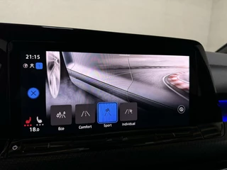 Volkswagen Golf Volkswagen Golf 1.5 eTSI 3x R-Line Pano Carplay Sfeer ACC NAP - afbeelding nr 48