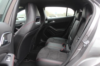Mercedes-Benz GLA Mercedes-Benz GLA 180 Business Solution AMG / Camera / Apple CarPlay / Half leder / 19'' / Navigatie / Stoelverwarming / Cruise Control - afbeelding nr 11