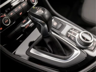 BMW 2 Serie Automaat (NAVIGATIE, CLIMATE, PARKEERSENSOREN, LED KOPLAMPEN, SPORTSTOELEN, CRUISE, TREKHAAK, ELEK ACHTERKLEP, NIEUWSTAAT) - afbeelding nr 11