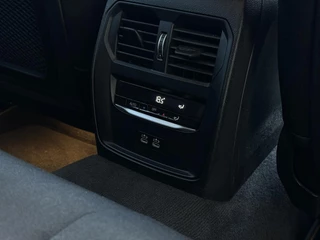 BMW 3 Serie BMW 3-serie Touring 318d Business Edition | Navi | ECC | Trekhaak | - afbeelding nr 19