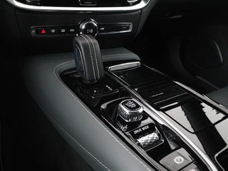 Volvo V60 Volvo V60 2.0 T8 Recharge AWD R-Design | Trekhaak |  Stoelverwarming | Camera | Harman/Kardon | Adaptive cruise | Memory | Carplay | Navigatie | 19'' lichtmetalen velgen - afbeelding nr 9