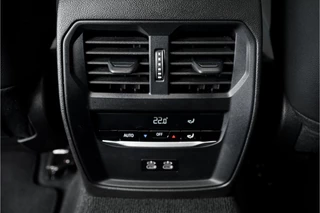 BMW 3 Serie BMW 3 Serie 318i M-Sport Shadow Individual Schuifdak HiFi 19