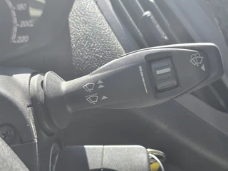 Ford Transit Courier Ford Transit Courier 1.5 TDCI Limited | SCI | 100pk | Navigatie | Cruise control | Climate control - afbeelding nr 17
