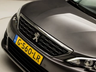 Peugeot 308 Automaat (PANORAMADAK, APPLE CARPLAY, GROOT NAVI, MASSAGE, STOELVERWARMING, LEDER, 360 CAMERA, SPORTSTOELEN, LANE ASSIST, KEYLESS, DAB+, NIEUWE APK, NIEUWSTAAT) - afbeelding nr 35