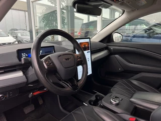 Ford Mustang Mach-E Ford Mustang Mach-E RWD 75 kWh | Rondomzichtcamera | Lederen Bekleding | Trekhaak | LED | Stoelverwarming | Stuurwielverwarming | B&O Audio | Apple Carplay/Android Auto | - afbeelding nr 4