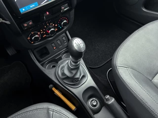 Dacia Duster Dacia Duster TCe 125 PK4x2 Blackshadow / CAMERA / DEALER ONDERHOUDEN / NAVI / LEDER / FULL OPTION - afbeelding nr 11