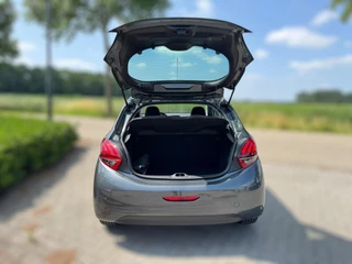 Peugeot 208 Peugeot 208 1.2 PureTech Allure AUTOMAAT / CARPLAY / CRUISE / PDC / BLUETOOTH / ECC / AIRCO / NL AUTO - afbeelding nr 32