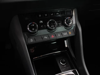 Škoda Karoq Skoda Karoq 1.5 TSI 150pk DSG Ambition | Navigatie | Apple Carpla/Android Auto | Camera | Climate Control | Adaptive Cruise control | Lichtmetalen Velgen - afbeelding nr 20