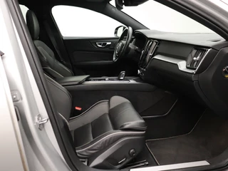 Volvo V60 Volvo V60 B4 AUT(8) R-DESIGN SCHUIFDAK HARMAN KARDON 19INCH TREKHAAK KEYLE - afbeelding nr 37
