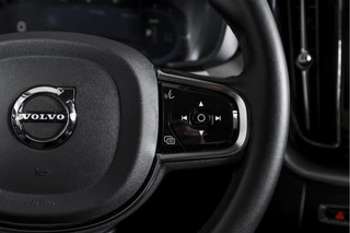 Volvo XC60 Volvo XC60 2.0 T6 Plug-in hybrid AWD Plus Dark | S/K-Panodak | Dig. Cockpit | Adapt. Cruise | Memory Stoelen | Elek. Klep | Stoel-+stuurverw. | 360 Camera | Harman/Kardon | NAV+App. Connect | LM 19