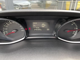 Peugeot 308 Peugeot 308 SW 1.6 BlueHDI 120 pk Blue Lease Executive Pack Trekhaak Panoramadak Camera Parkeersensoren DAB Clima en Cruise Control Wit Metallic Nette auto zuinige Euro 6 Diesel Station - afbeelding nr 15
