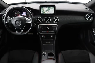 Mercedes-Benz A-Klasse Mercedes-Benz A-klasse 160 AMG Night | Panoramadak | Camera | Full LED |  Navigatie | Trekhaak | Cruise control | Park Assist | Airco | Half leder | Sportstoelen - afbeelding nr 7