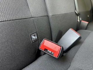 Citroën C4 Cactus Citroen C4 Cactus 1.2 PureTech Shine 110pk Navigatiesysteem | Climate control | Cruise control | Multifunctioneel stuurwiel | Trekhaak | Isofix | Getint glas | Inparkeerhulp | Parkeersensoren voor en achter | Achteruitrijcamera - afbeelding nr 41