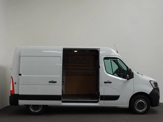 Renault Master Renault Master T35 2.3 dCi 135PK L2H2 Airco Cruise Control Camera Nav PDC V+A Trekhaak 270° Deuren - afbeelding nr 6
