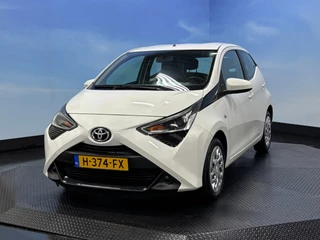 Toyota Aygo Toyota Aygo 1.0 VVT-i x-play Airco | Camera | 5 deurs | Elktr pakket. - afbeelding nr 2