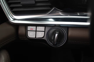 Porsche Panamera Porsche Panamera Sport Turismo 2.9 4 E-Hybrid / Panoramadak / 360Camera / Achterasbesturing / 21'' / Sportdesign + Chrono / Bose / Sportuitlaat / Luxe Leder / DAB / Stuurverwarming / Stoelverwarming 4x / Navigatie / DAB / Cruise Control - afbeelding nr 30