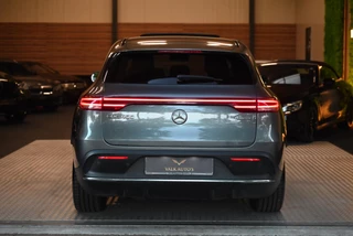 Mercedes-Benz EQC Mercedes-Benz EQC 400 4MATIC Premium Plus 80 kWh AMG - Memory - Distronic - Schuifdak - Keyless Entry - HUD - Ambiance Verlichting - afbeelding nr 60