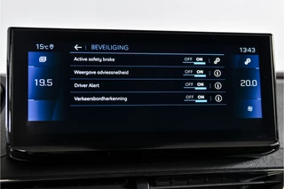 Peugeot 5008 | Dig. Cockpit | Adapt. Cruise | Stoelverw. | PDC | Camera | NAV + App. Connect | ECC | Elek. Klep | LM 19