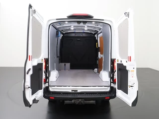 Ford Transit Ford Transit 2.0TDCI 130PK L2H2 | Navigatie | Camera | Trekhaak 2800Kg | Airco | 3-Persoons - afbeelding nr 4