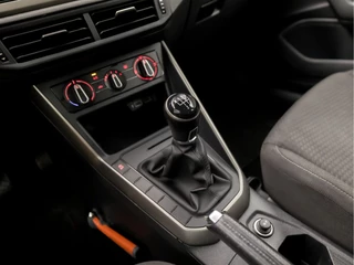 Volkswagen Polo Volkswagen Polo 1.0 Sportline (APPLE CARPLAY, GROOT NAVI, LM VELGEN, SPORTSTOELEN, CRUISE, LED ACHTERLICHTEN, NIEUWE APK, NIEUWSTAAT) - afbeelding nr 10