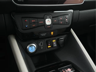 Nissan Leaf Nissan Leaf N-Connecta 40 kWh (INCL-BTW)  Aut. *ADAPTIVE-CRUISE | NAVI-FULLMAP | SURROUND-VIEW | CARPLAY | KEYLESS | BLIND-SPOT |  DIGI-COCKPIT | COMFORT-SEATS | DAB | ECC | PDC | HEATED-SEATS | 17